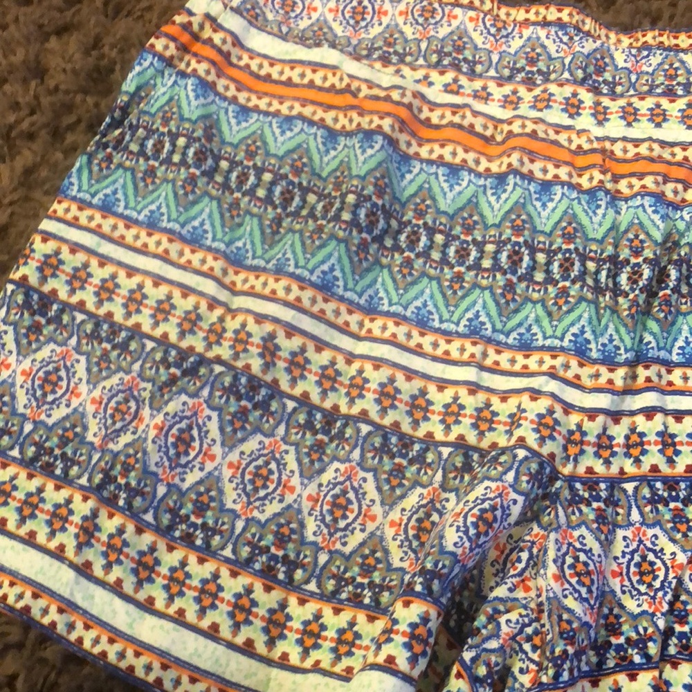 Maurice’s patterned shorts - Picture 2 of 5
